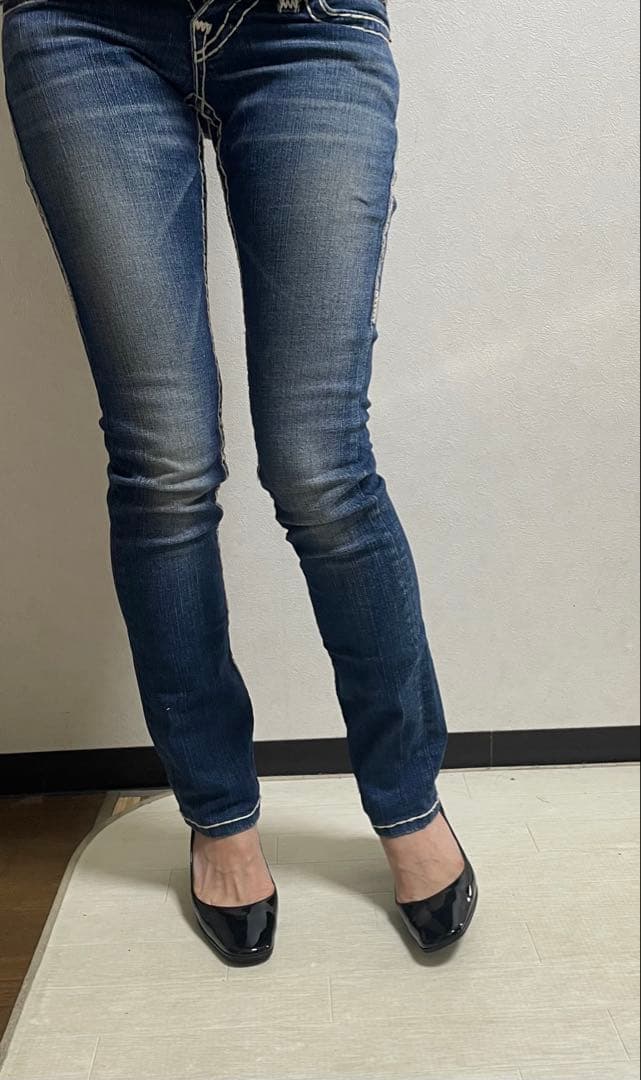 【人気】TRUE RELIGION 白ステッチ デニム 23インチ