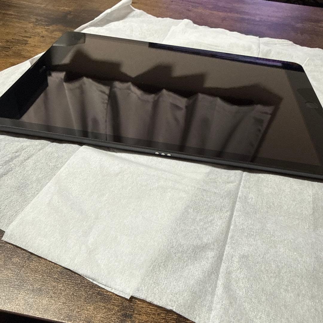 iPad 第8世代 32GB セルラーモデル 10.2インチ Apple