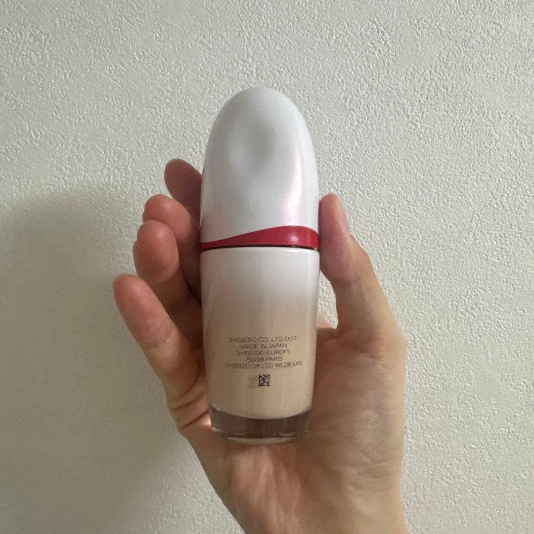 SHISEIDO エッセンス スキングロウ ファンデーション　140