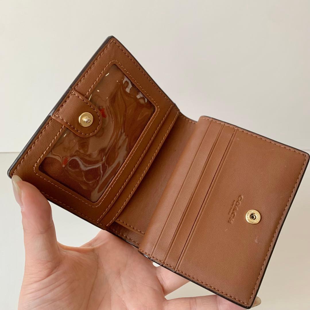 【COACH】二つ折り財布　シグネチャー　ベージュ　コンパクトウォレット　コーチ