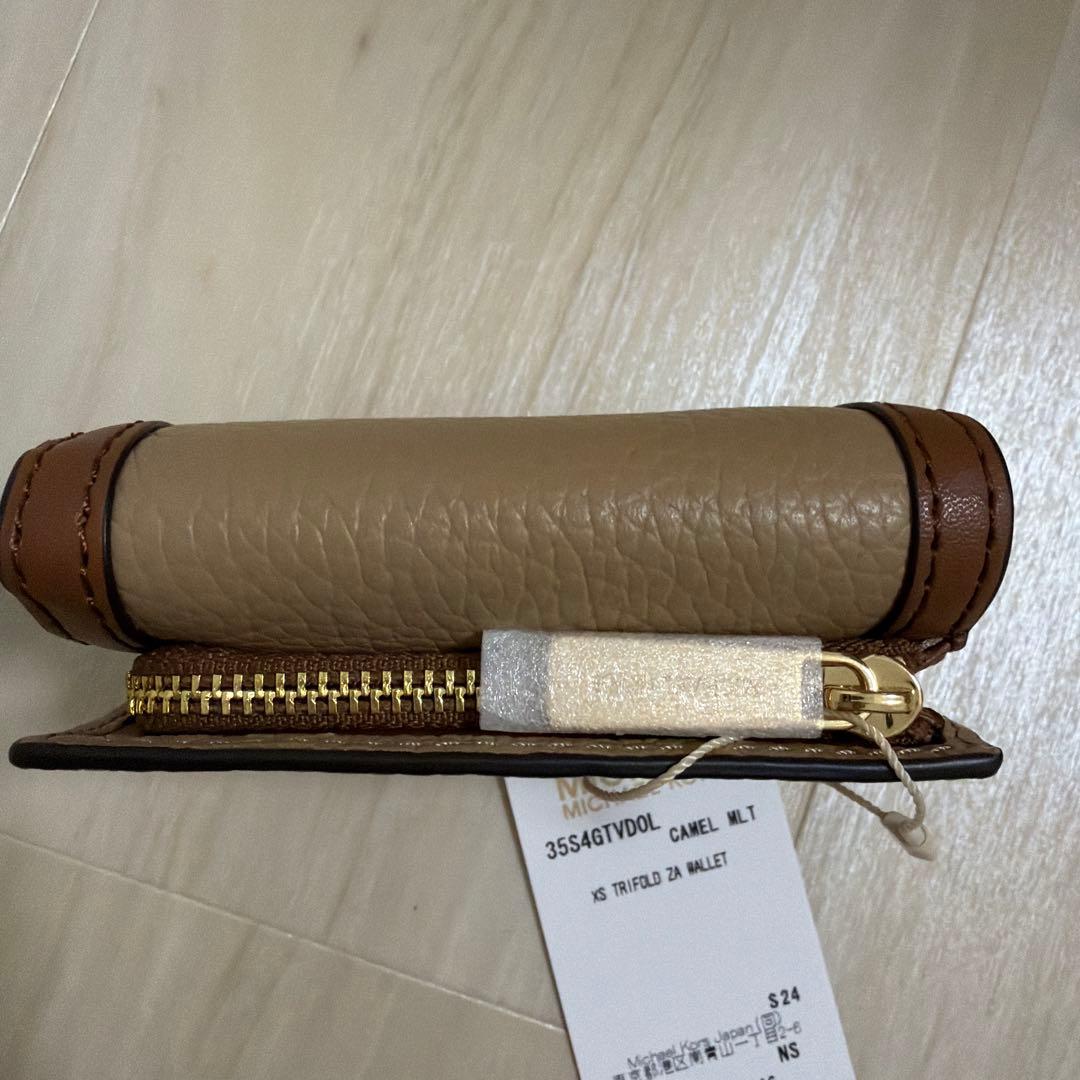 【新品タグ付き】MICHAEL CORS 三つ折り財布