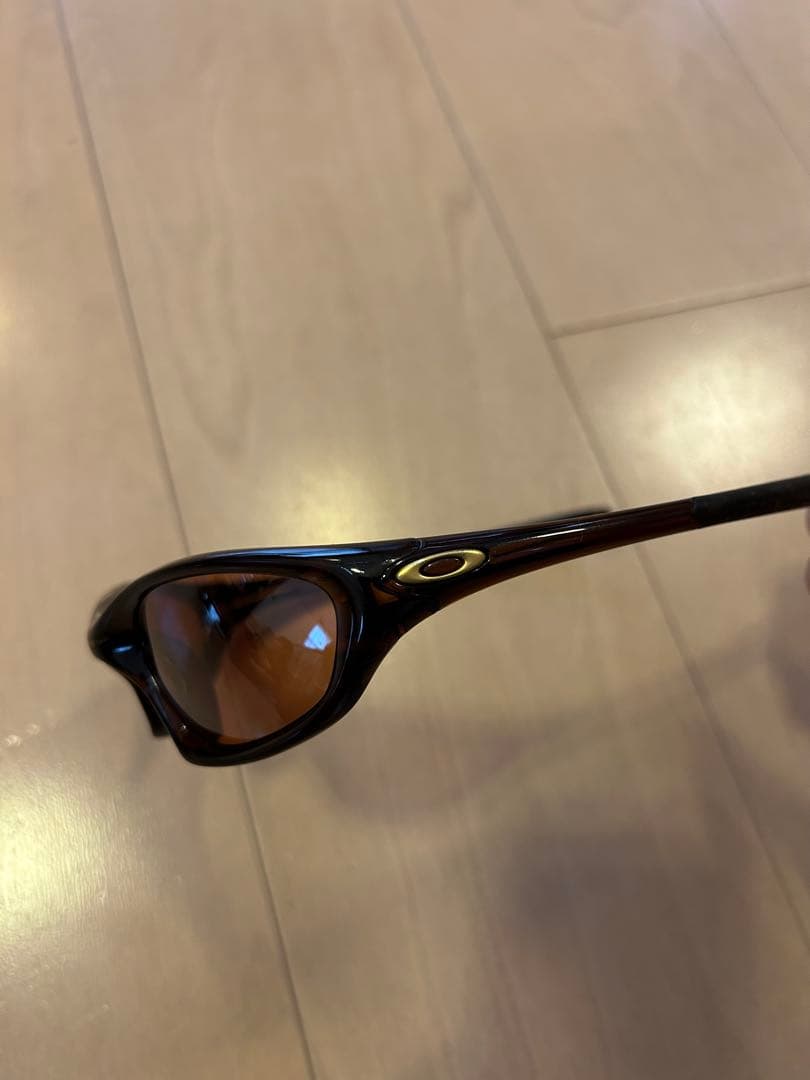 Oakley ブラウンキャットアイサングラス