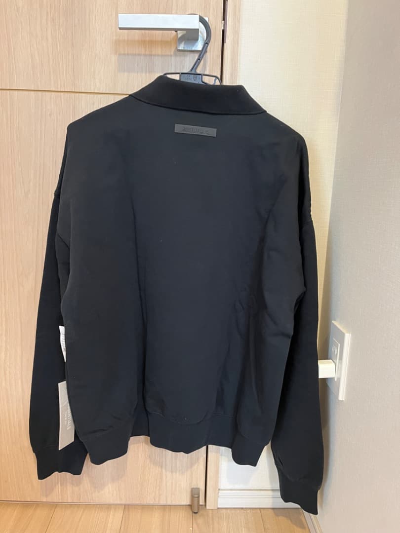 トップス ESSENTIALS