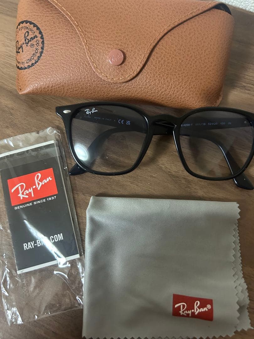 Ray-Ban RB 4258-F サングラス