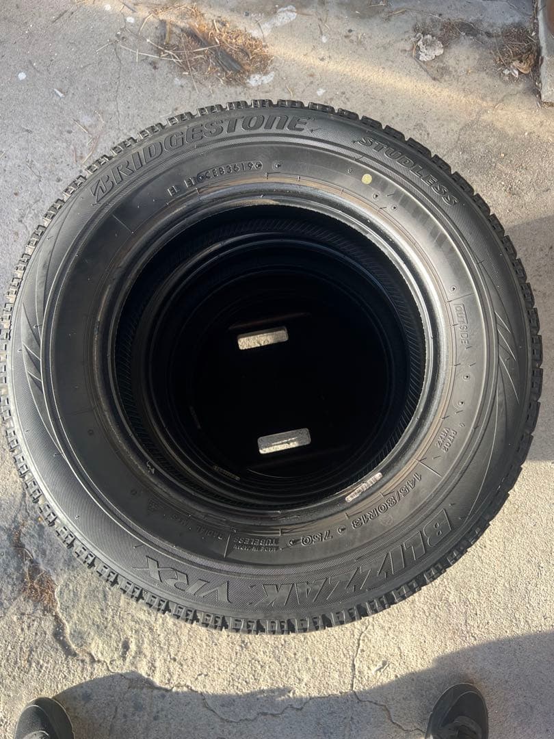 ブリヂストン 13インチ スタッドレスタイヤ　ブリザック145/80R13　4本