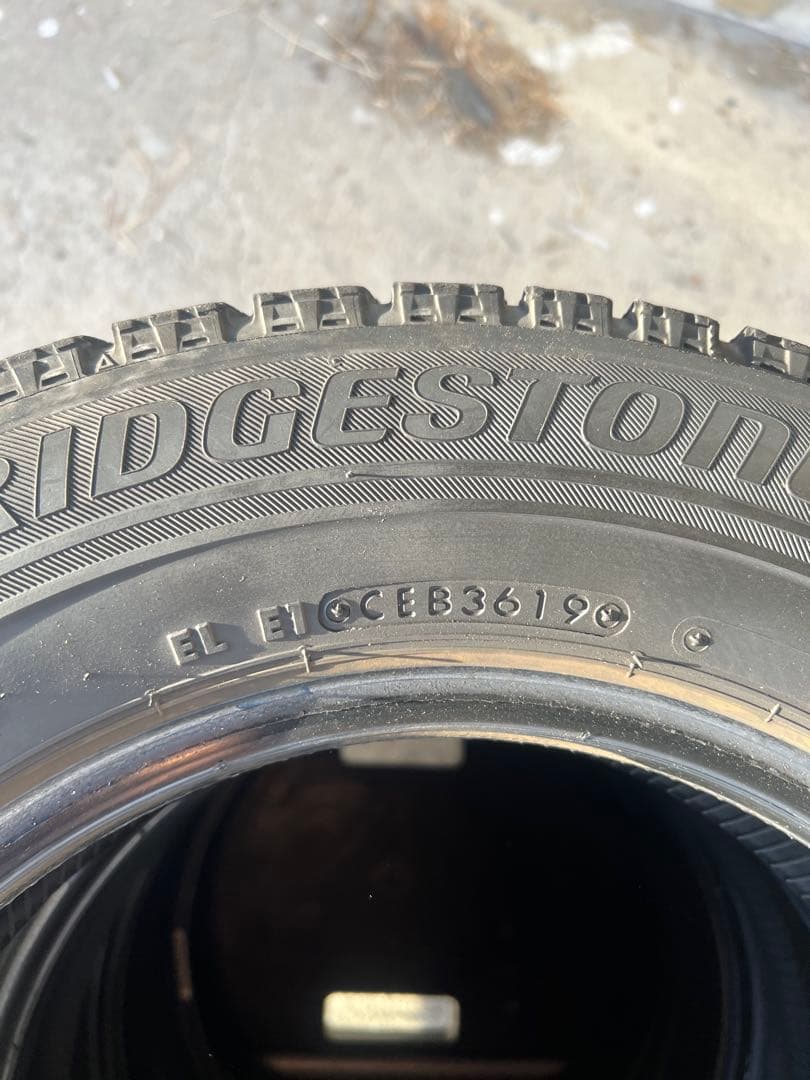 ブリヂストン 13インチ スタッドレスタイヤ　ブリザック145/80R13　4本
