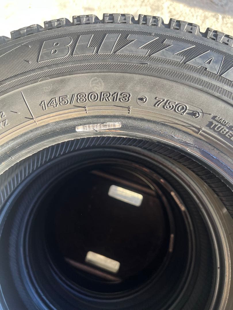 ブリヂストン 13インチ スタッドレスタイヤ　ブリザック145/80R13　4本