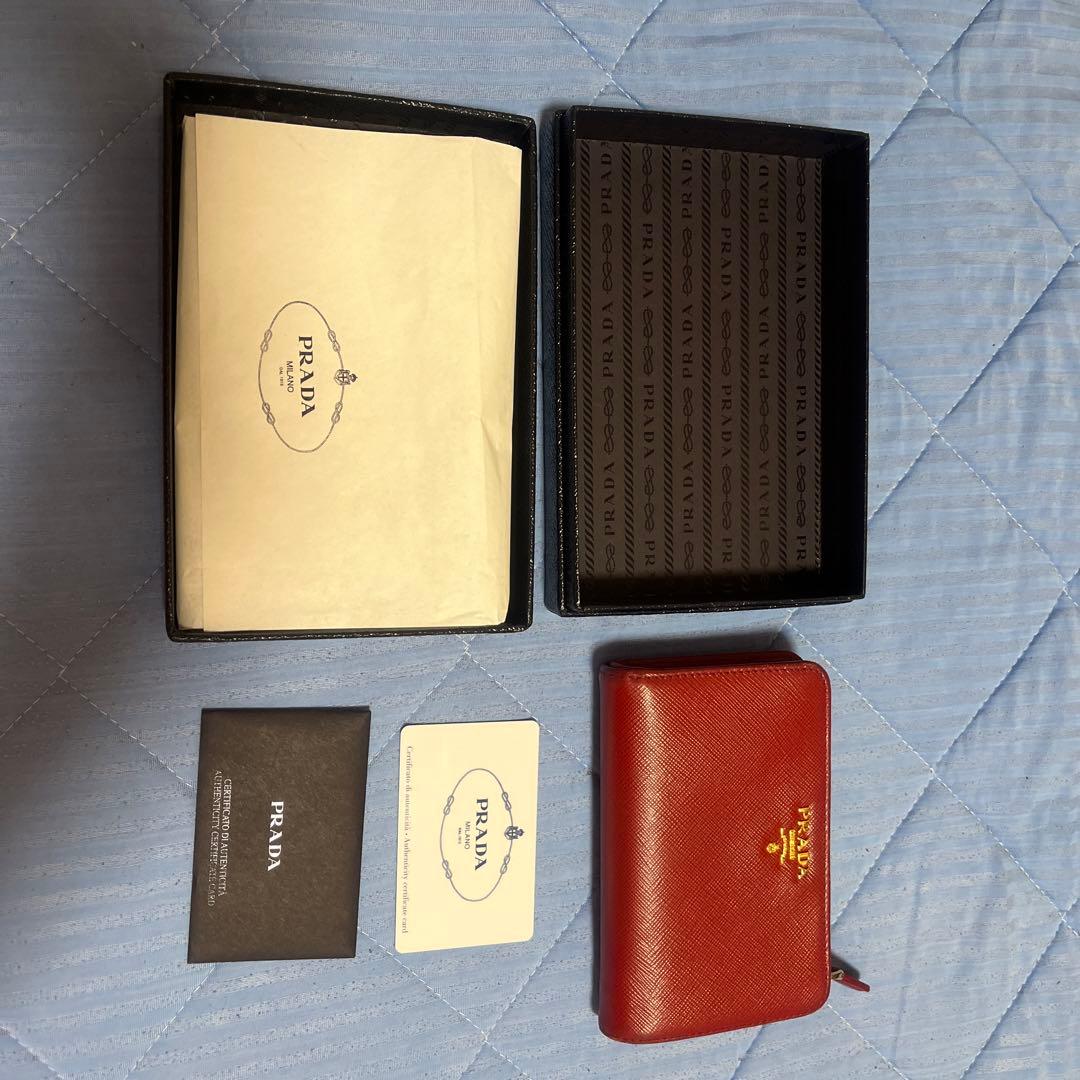 PRADA 二つ折り財布 赤 レザー 付属品あり