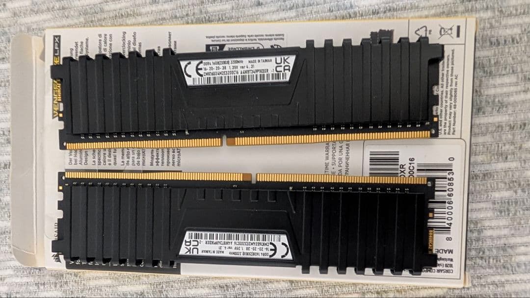 メモリー CORSAIR VENGEANCE LPX DDR4 16GB 3200MHz