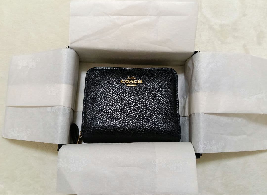 COACH　二つ折り財布　ブラック　箱付き