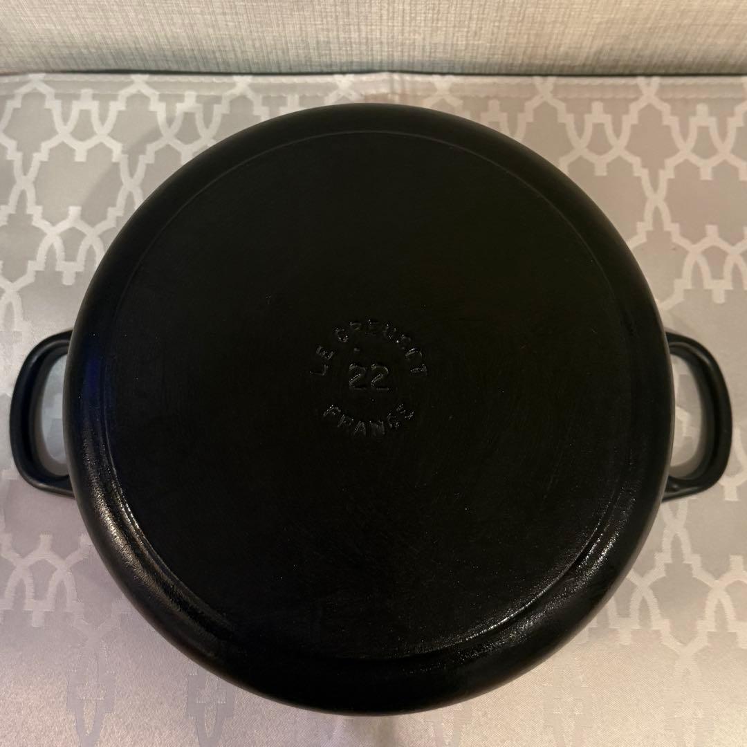 美品 ルクルーゼ ココットロンド 22cm 黒調理器具