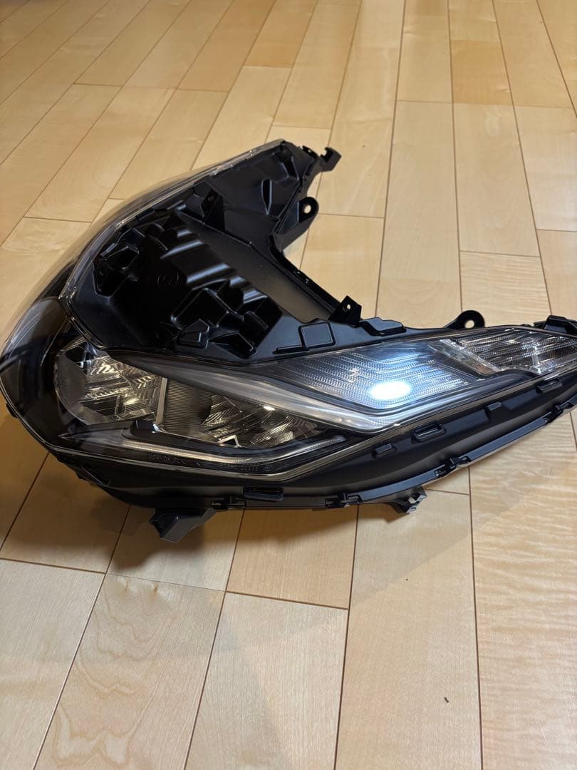 PCX 125 純正　ヘッドライト　JK05 美品