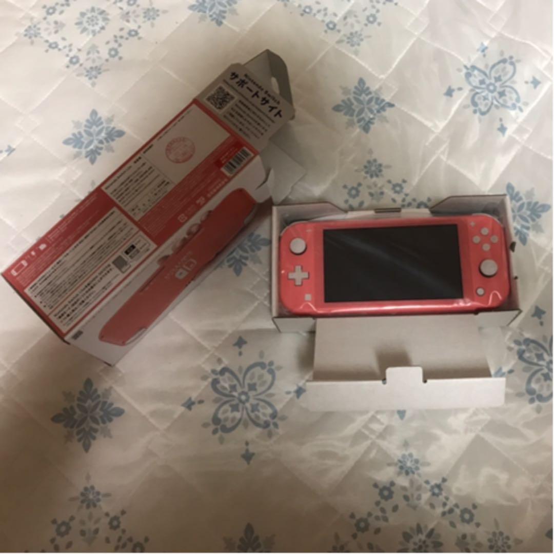 新品　Nintendo Switch Lite Coral