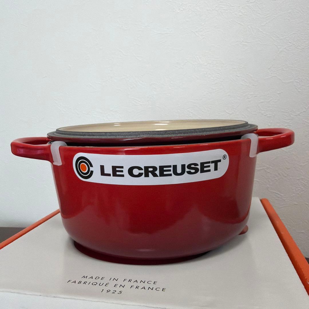 新品　未使用　ルクルーゼ　ココットロンド　両手鍋　18cm