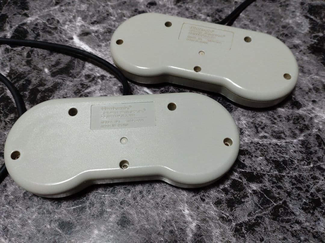 【スーパーファミコン 本体アダプタコントローラー付+カセット5本  箱付】