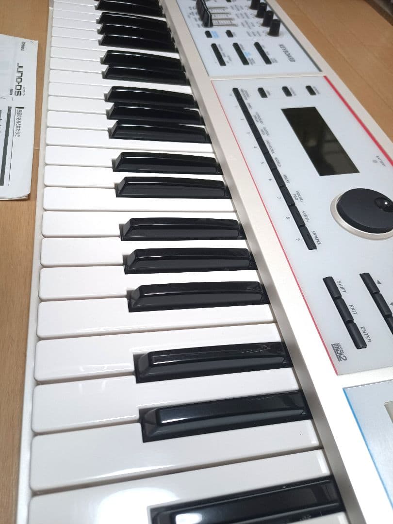 ☆少々難ありだけど美品！☆Roland JUNO-DS☆ホワイト