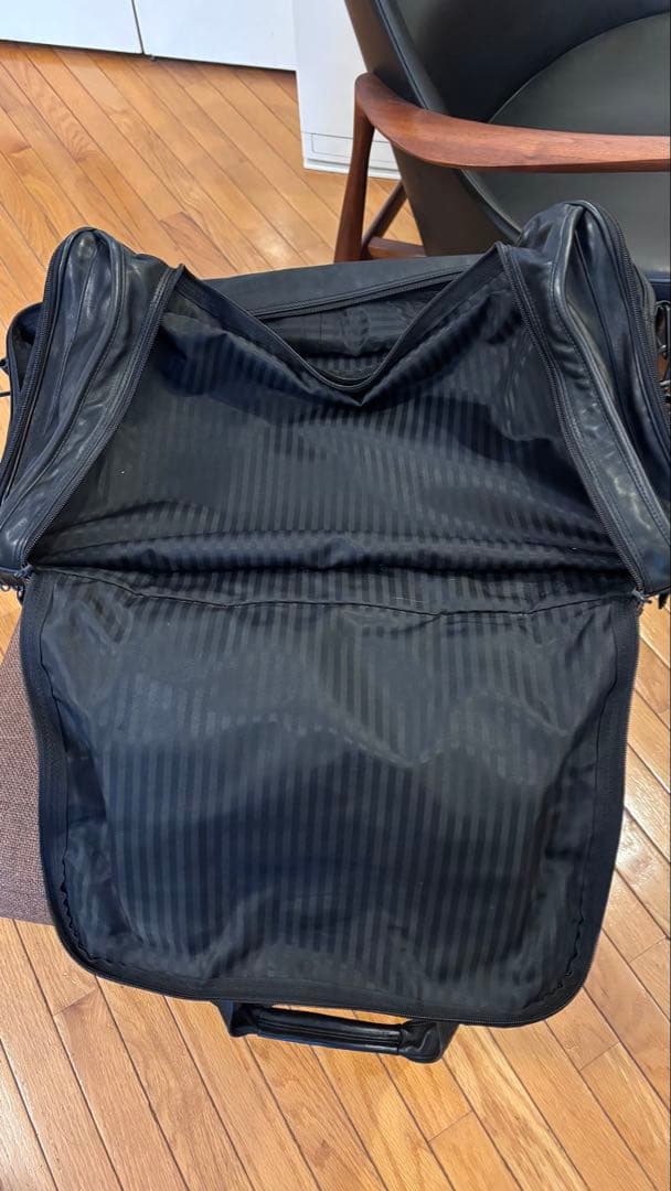 TUMI ブラック レザー ボストンバッグ