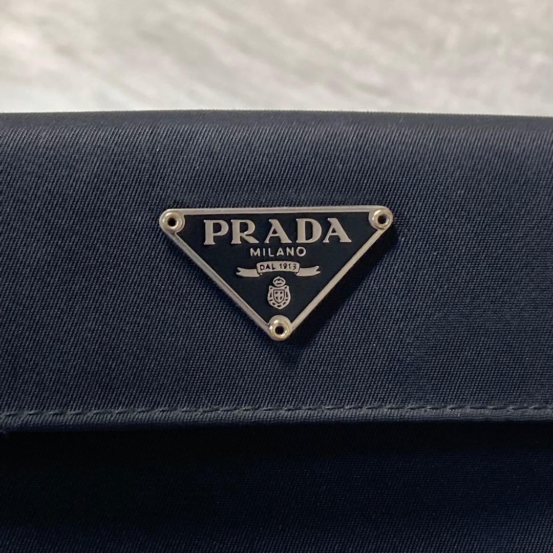 早い者勝ち　PRADA プラ二つ折り　ナイロン　レザー　三角フレーム　黒　ミニ