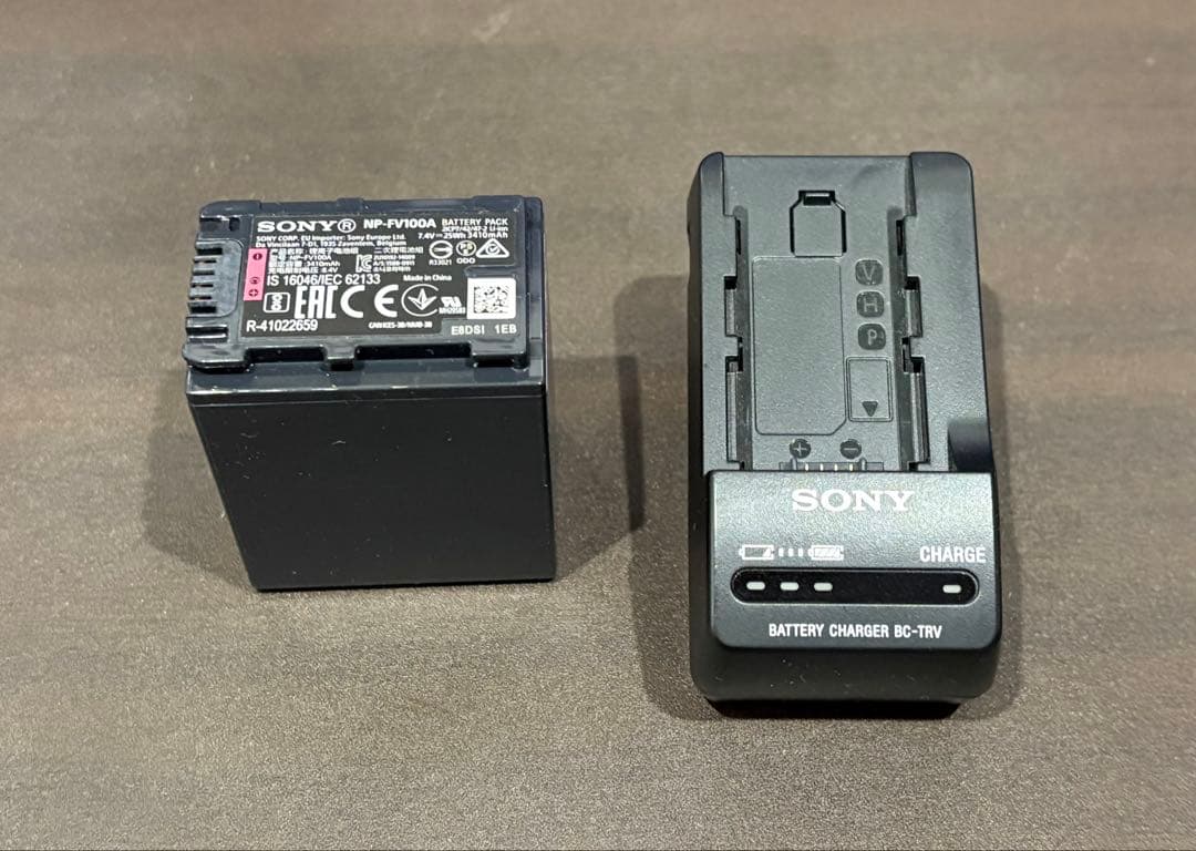 Sony HDR-CX680 レッド ビデオカメラ本体　NP-FV100A