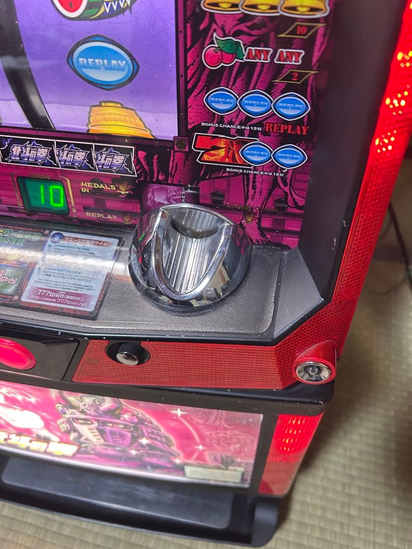 J*E様 送料込！自宅まで配送！　初代パチスロ北斗の拳　ユリア　ブラックVer.