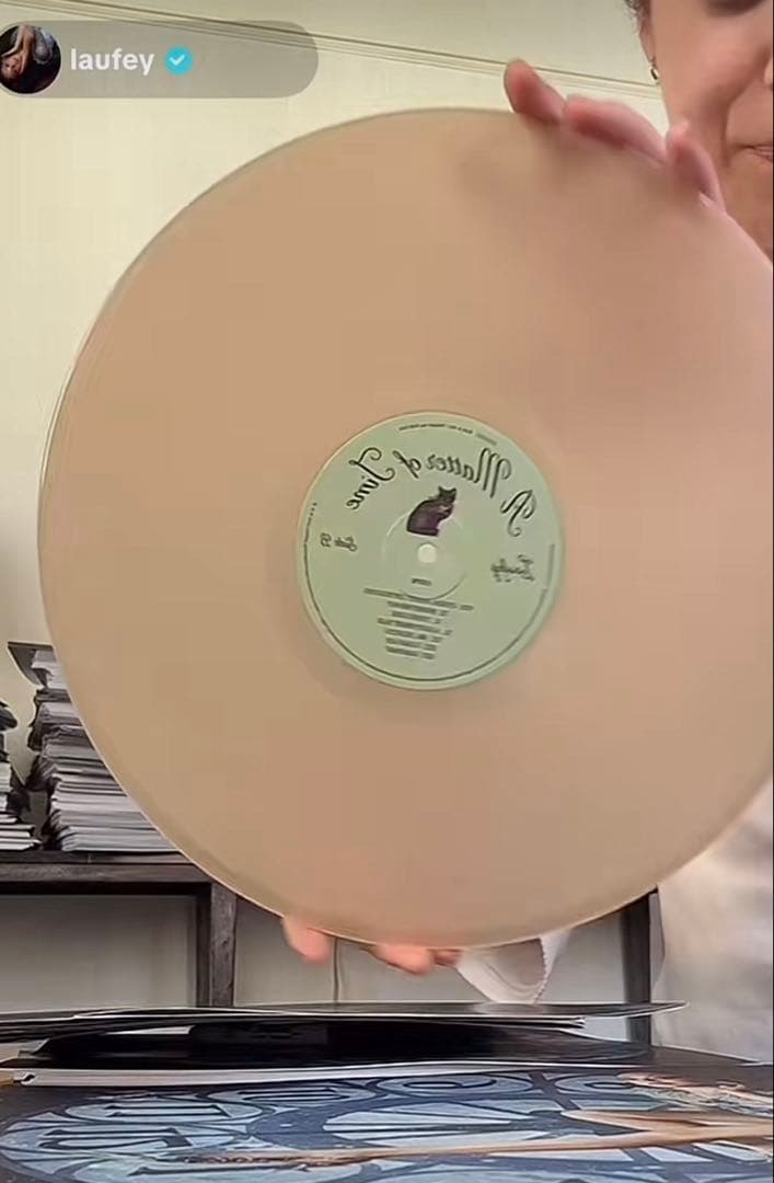 Laufey A matter of time レコード 直筆サイン入り