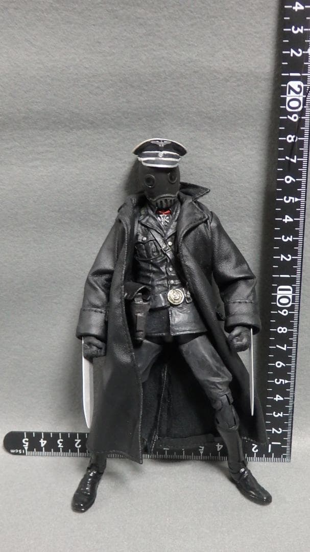 メズコ　ヘルボーイ　クロエネン　フィギュア