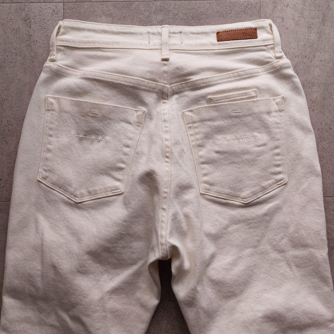 美品 24ss ヤヌーク YANUK セミフレア 25 ホワイト カットオフ