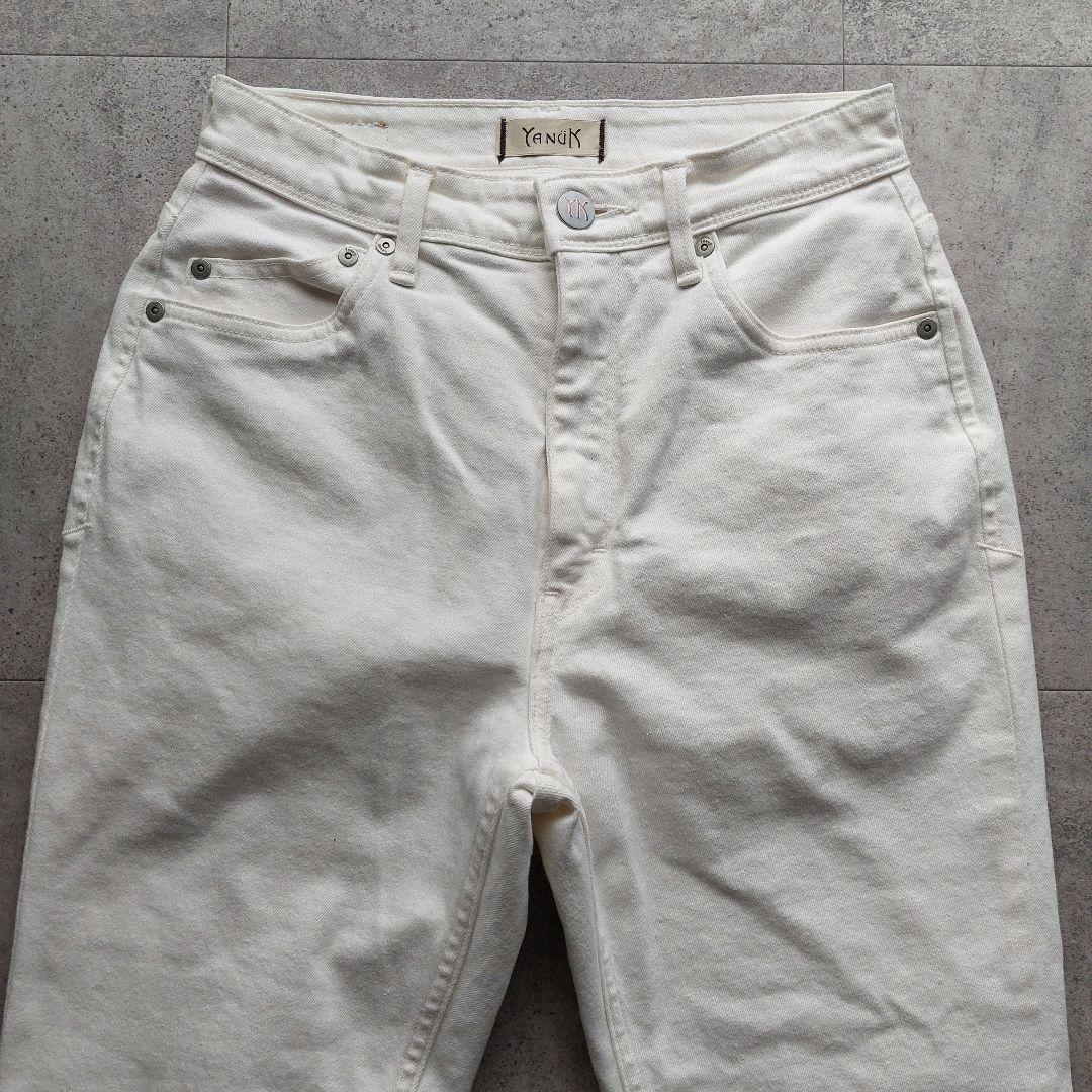 美品 24ss ヤヌーク YANUK セミフレア 25 ホワイト カットオフ