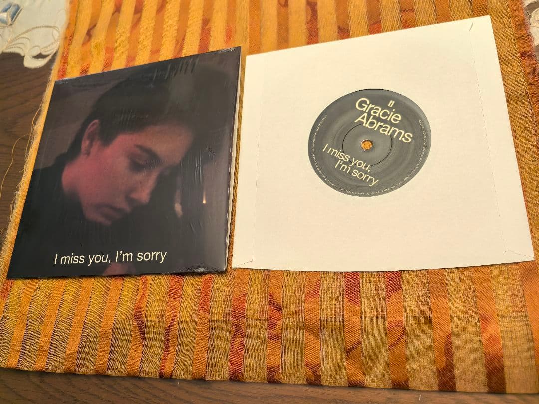 Gracie Abrams, Official EP_Record×2
