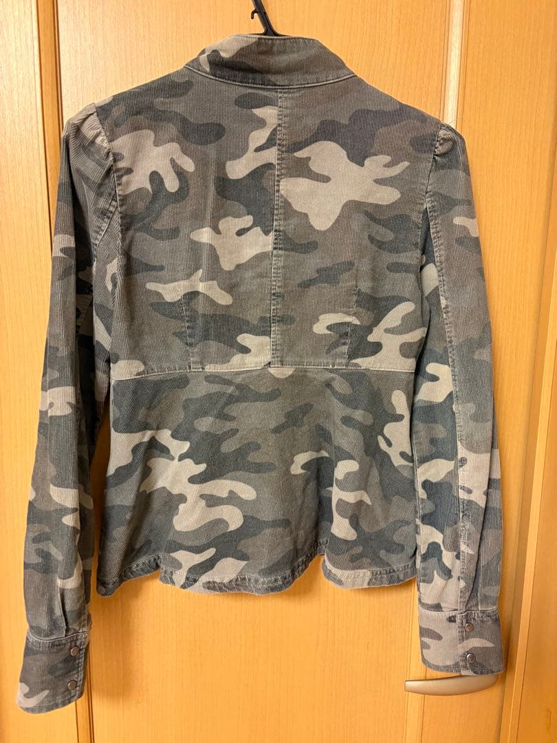 LAGUAGEM PEPLUM CAMO トップス　迷彩柄　ミリタリージャケット
