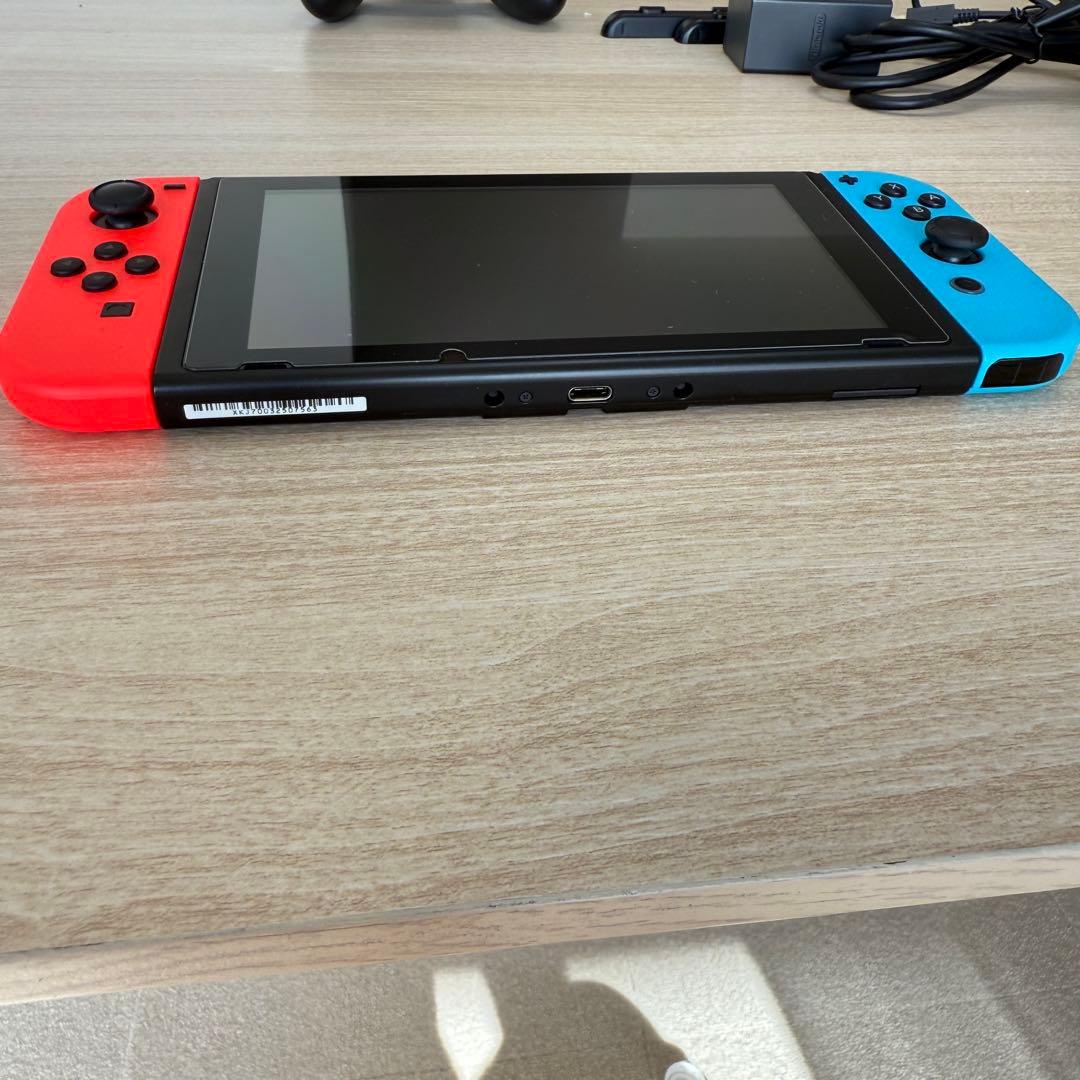 美品　Nintendo Switch 本体 ポーチ付き 箱無し