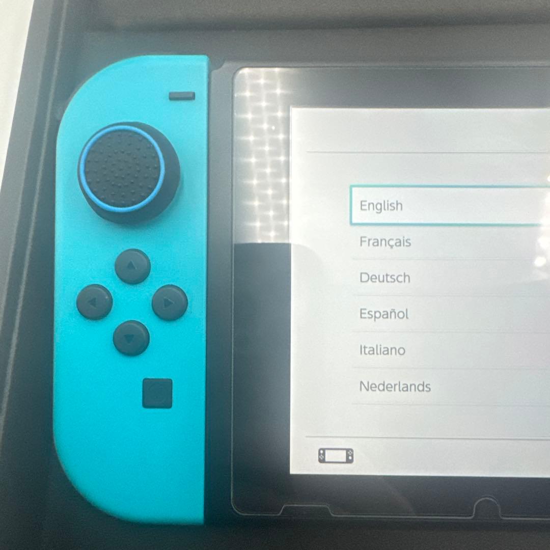 ②Switch本体　ケース付き美品