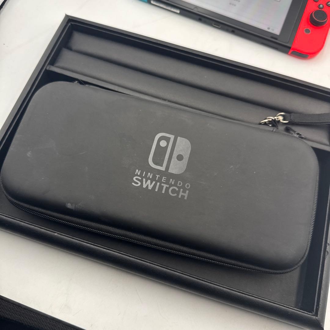 ②Switch本体　ケース付き美品