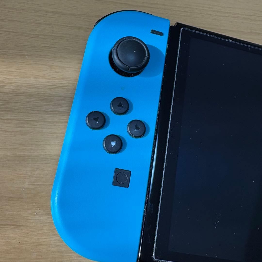 任天堂　Nintendo Switch 本体　コントローラー