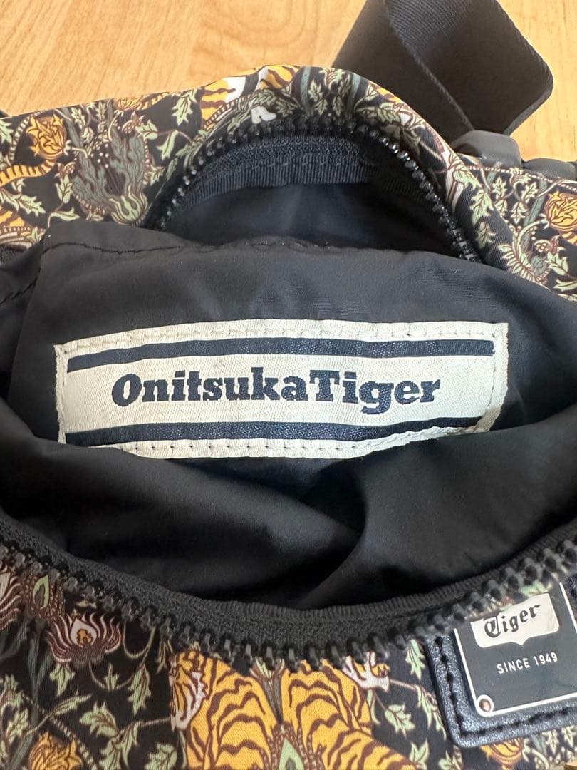 Onitsuka Tiger トラ柄 ボディバッグ