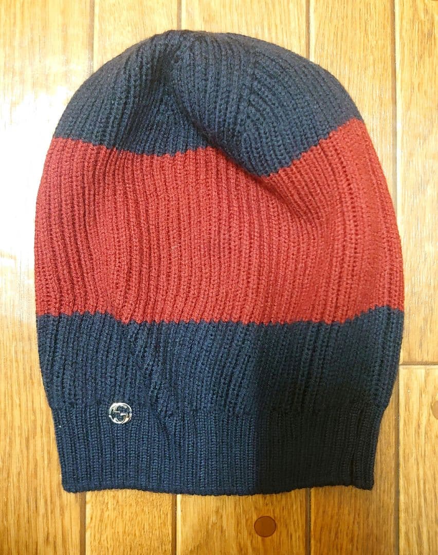 GUCCI ネイビーとレッドのニット帽