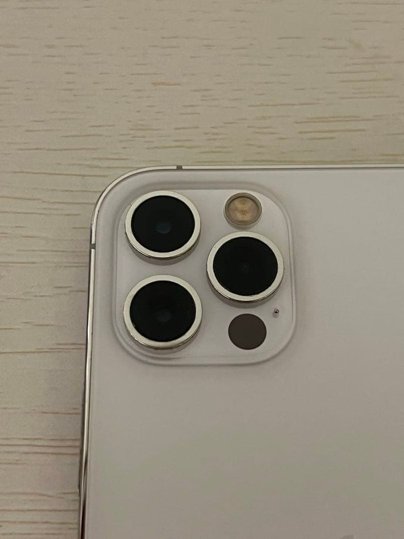 美品　iPhone12 Proシルバー128G本体 箱あり、付属品なし