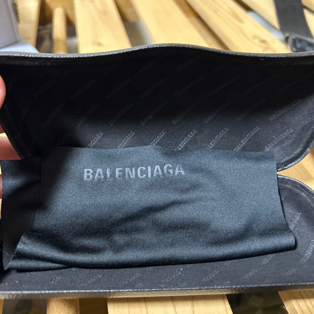 BALENCIAGA ブラック キャットアイ サングラス