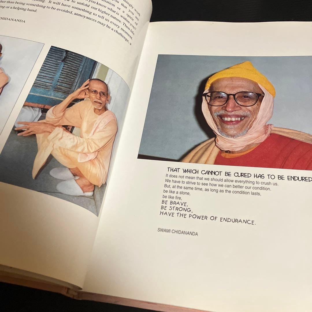 洋書　スワミ・チダナンダ