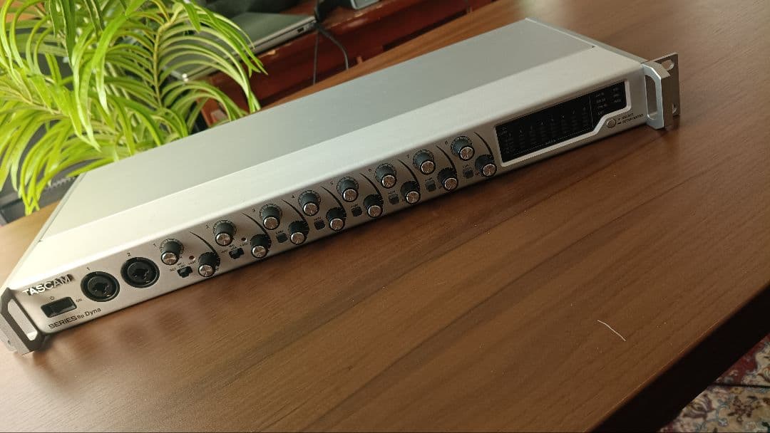 TASCAM SERIES 8p Dyna マイクプリアンプ