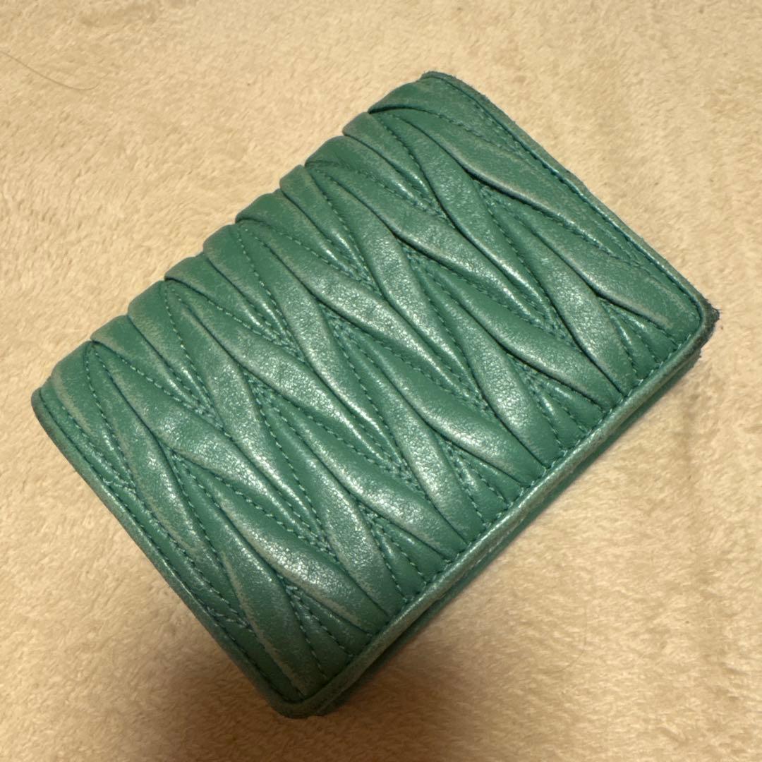 miu miu グリーン 二つ折り財布