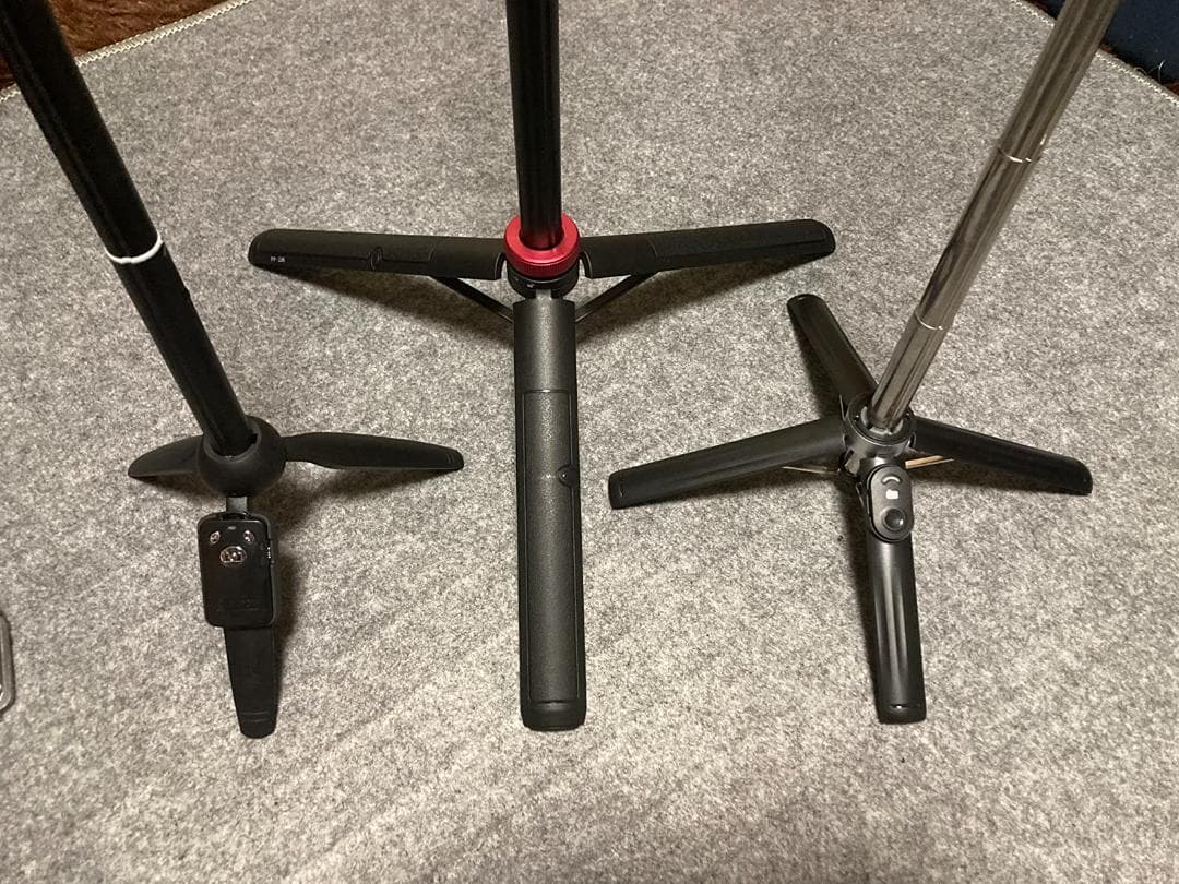 三脚/自撮り棒 - 147cm、6段伸縮、スマホクリップ付き