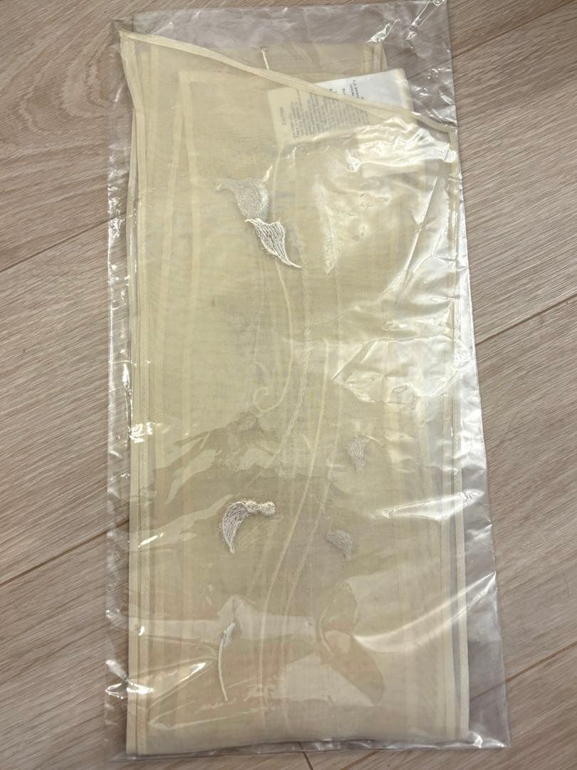 新品未使用　Floral Embroidery Long Scarf ecru