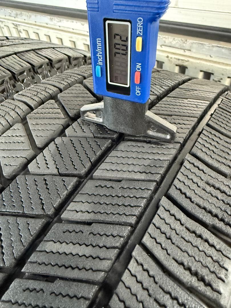 こっこブリヂストンスタッドレス205／60R16 96Q深溝