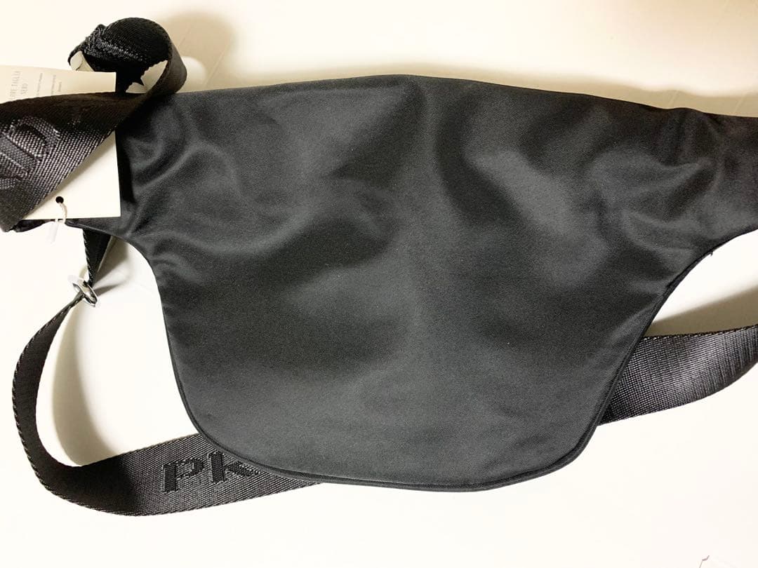 PRADA ブラック ボディバッグ　レア！ノベルティ中古品