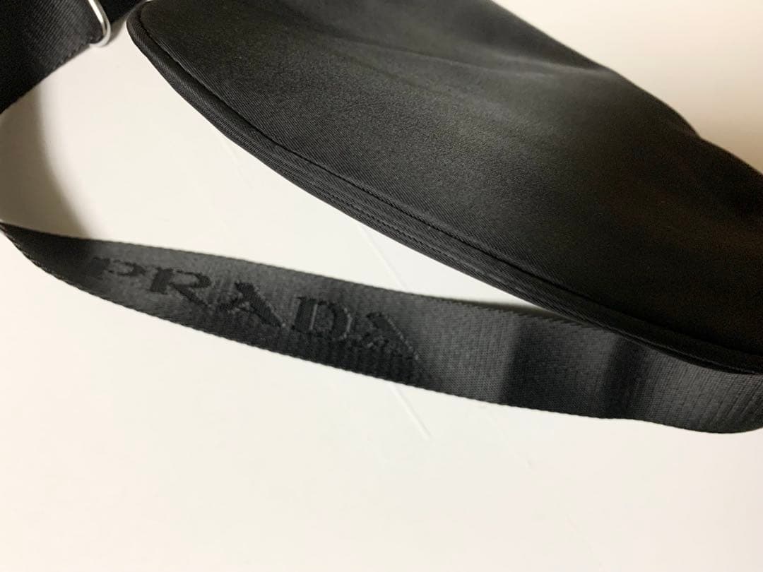 PRADA ブラック ボディバッグ　レア！ノベルティ中古品