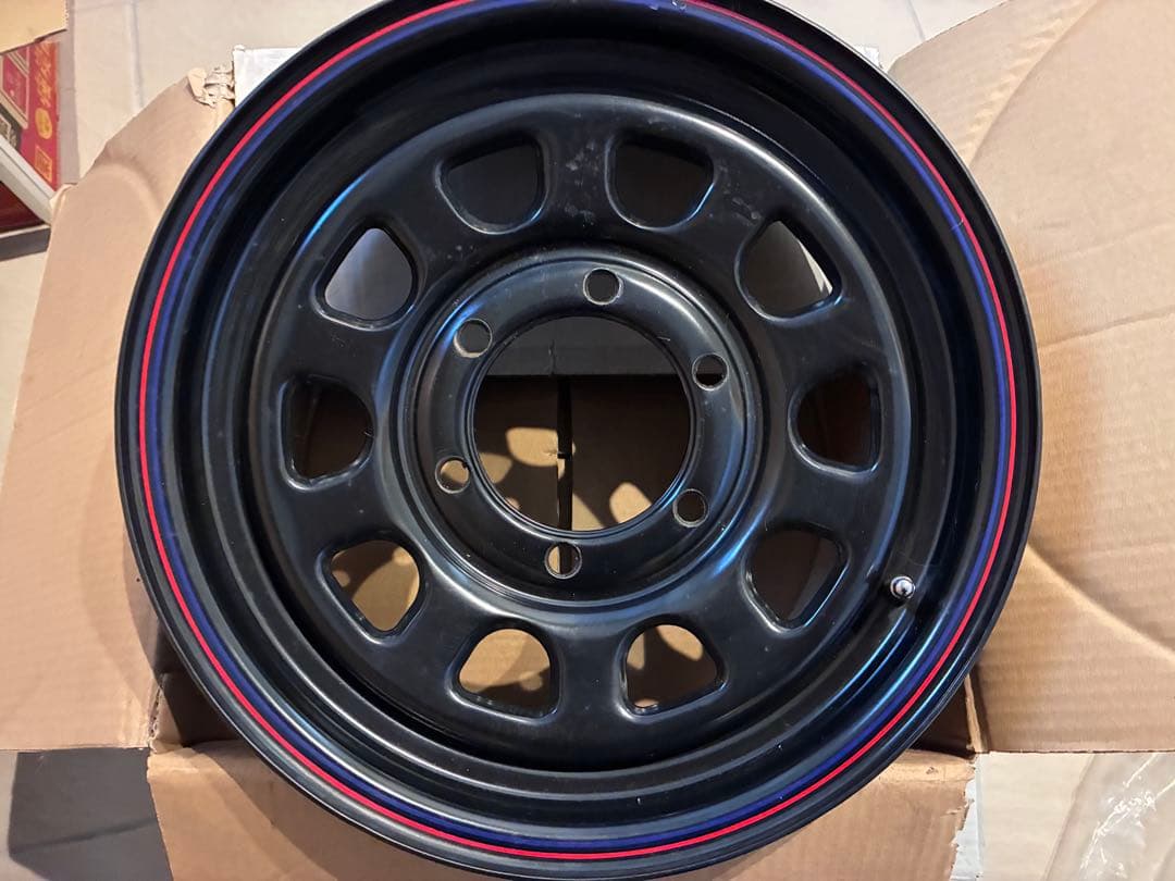 ハイエース　3型後期　デイトナ　スチールホイール４本セット　センターキャップ付き
