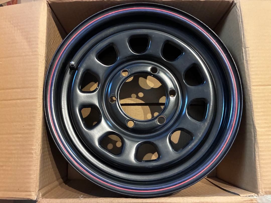 ハイエース　3型後期　デイトナ　スチールホイール４本セット　センターキャップ付き