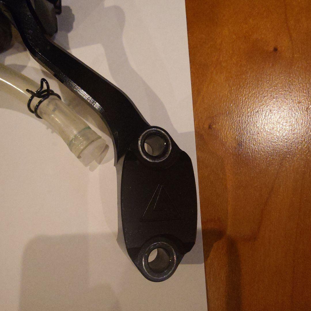 ブレンボ BREMBO RCS アントライオン ant lion タンクステー