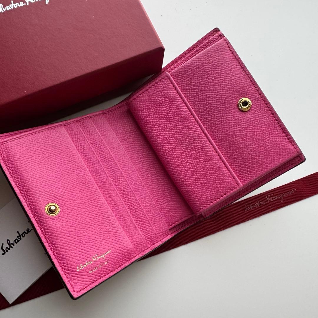 【美品】340 Ferragamo サルバトーレフェラガモ 2つ折り財布